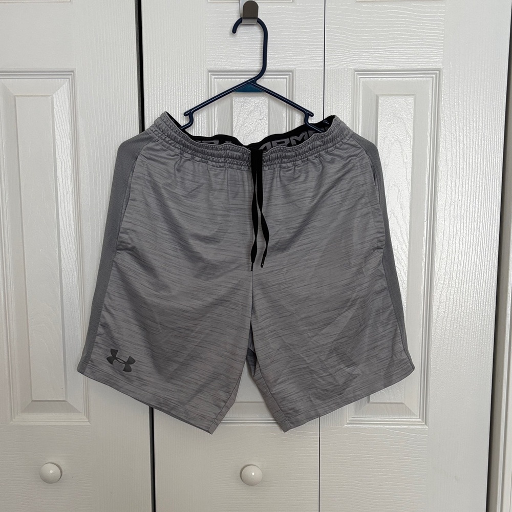 Under Armour Men's Light Gray Athletic Shorts